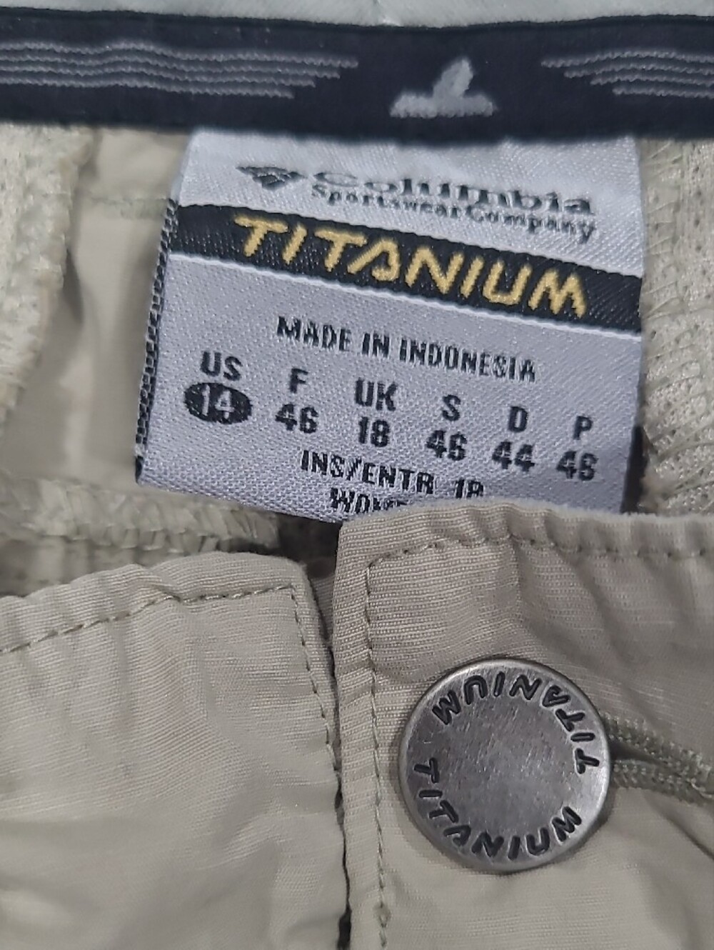 COLUMBIA Titanium Beige Cargo Capri Shorts Sz 14 OMNI DRY Zipper Pocket 36"waist - Picture 15 of 16